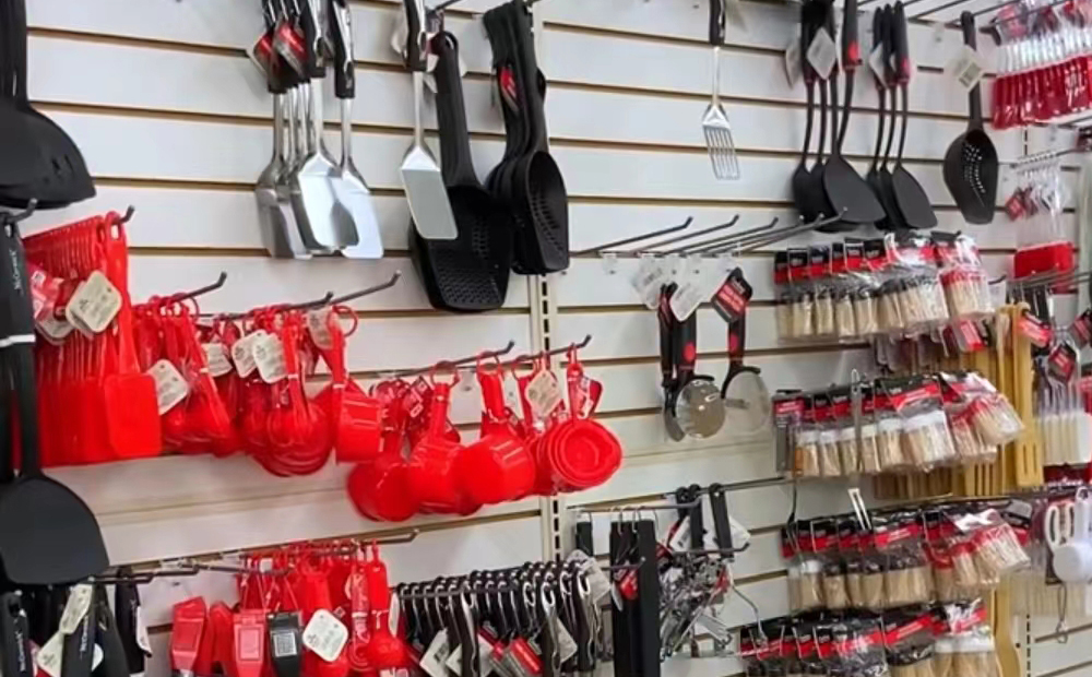 Dollar Tree美国非常有名的连锁店它是一元店